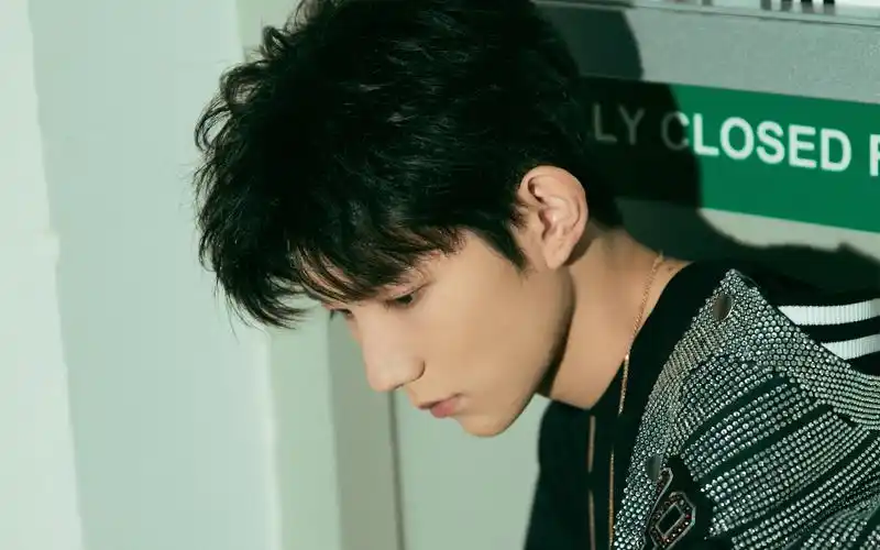 王源烎潮音发布夜帅气图片桌面壁纸