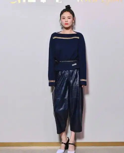 荷尔蒙爆棚,周迅刘雯穿小香风比美,露迷人丝袜腿_寸头_马思纯_一面