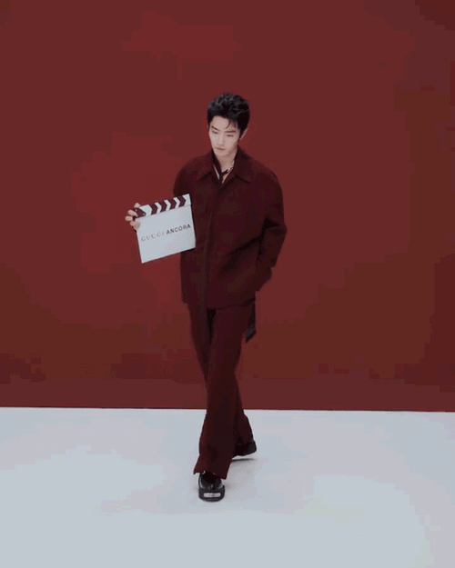 肖战红色时尚大片