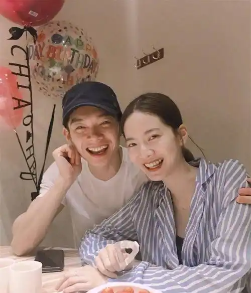 辰亦儒曾之乔宣布结婚十年爱情修成正果