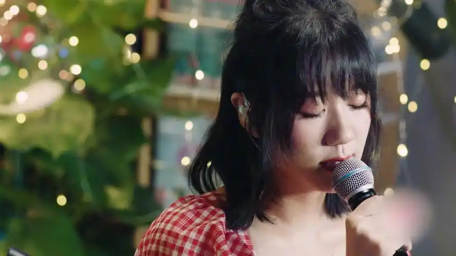 今晚谢春花的线上live有点不同,以餐食做概. 来自阵雨在听 - 微博