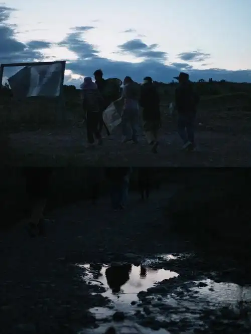 清晨六点的新疆别有一番风景 体验感十足腰间口袋77白色手套都会在