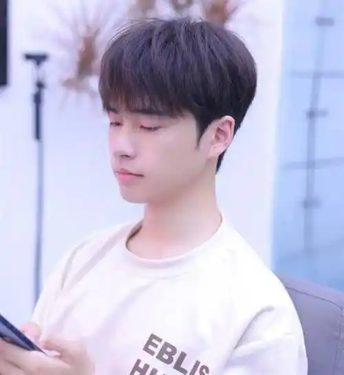 摩根碎盖发型,细软发质发量少的救星,让你少年感十足_盖头_男生_短发