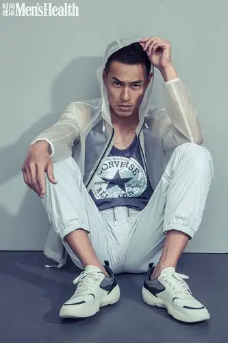 杨佑宁登新刊好胸瞩目高电压男友man气逼人