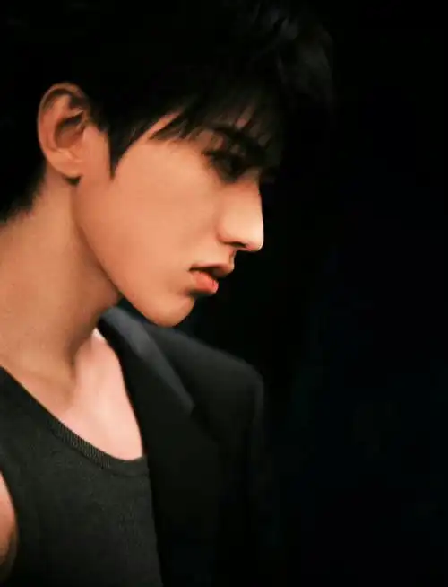 蔡徐坤分享侧颜随拍