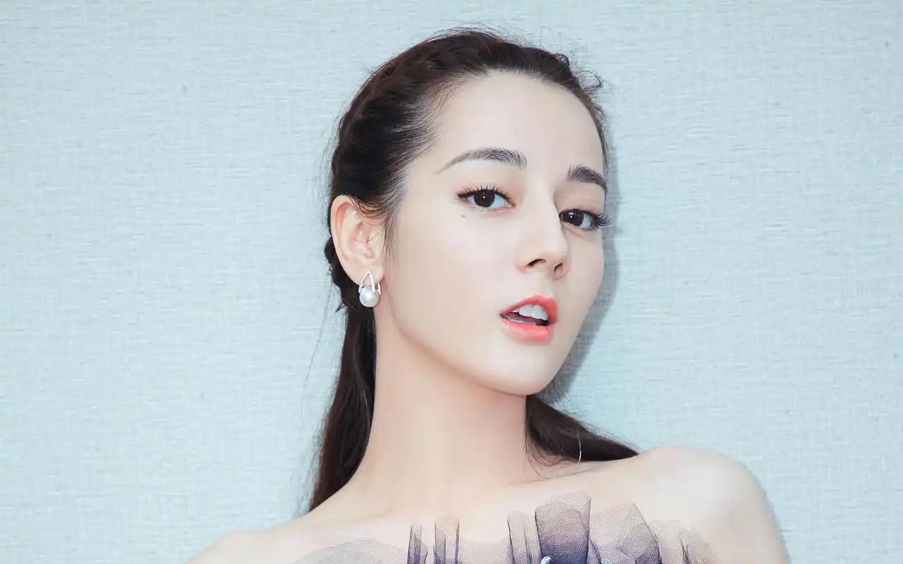 喜欢迪丽热巴的朋友就赶紧下载吧,关于迪丽热巴更多高清壁纸尽在美桌