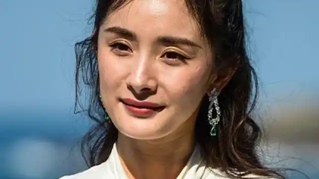 杨幂颜值难抗打,33岁尽显老态,生图惨遭"照妖镜"式滑铁卢!