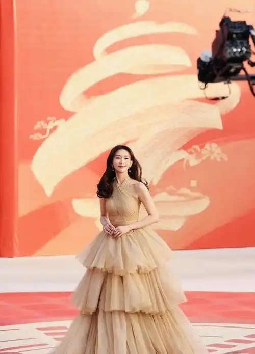 退圈1年后,林志玲50岁近照火上热搜!网友:67到底是50还是25?