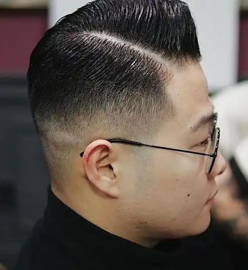 年轻的男生可以梳这种发型,整个