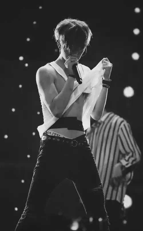 黄明昊_衣服_表演