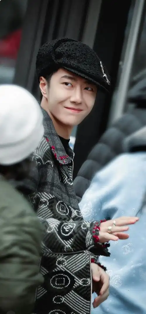 王一博脸颊肉回来了