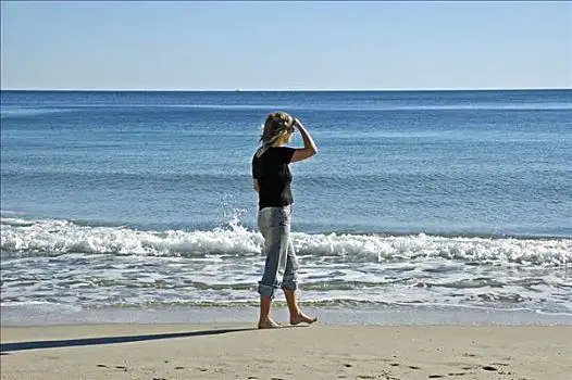 女青年,牛仔裤,看,远景,海滩,岁月,地中海,哥斯达黎加,西班牙