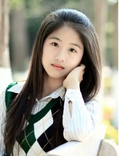 厦门集美大学校花池方圆素颜清纯装