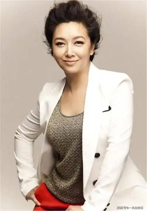 曾与靳东同居过5年的江珊,如今过得怎样?