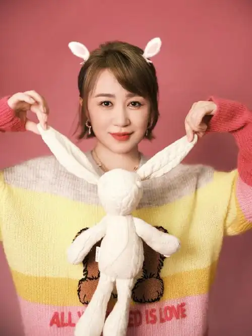 演员马丽祝大家中秋快乐,年年得此好时节!