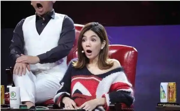 蒙面唱将:自称是"一姐",曾唱过6000首歌,揭面却后无评委认识_节目