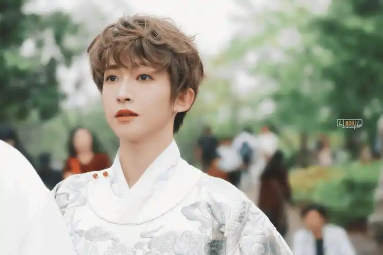 刘宇不愧是国风美少年穿上汉服仙气飘飘太帅了