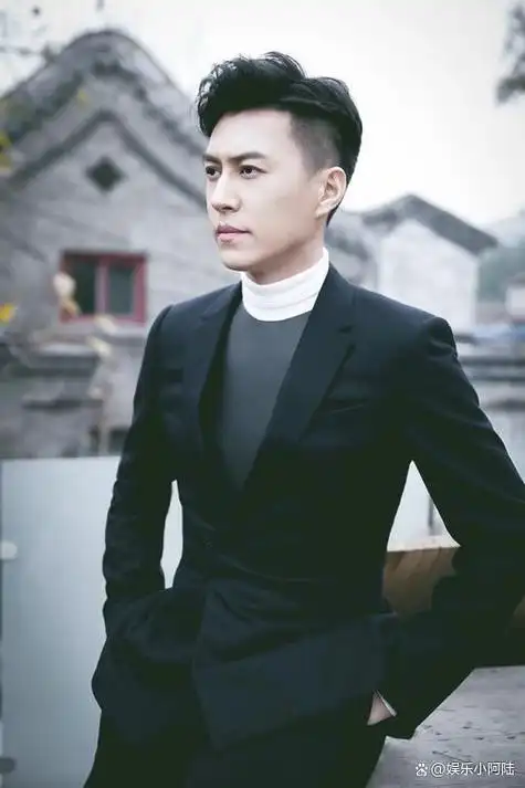 年轻时其貌不扬上了年纪却帅到掉渣靳东为啥越老越有味道