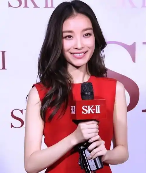 "时尚宠儿"李宇春:坐拥顶级时尚资源,曾为了倪妮得罪杨幂_连杨坤_女声