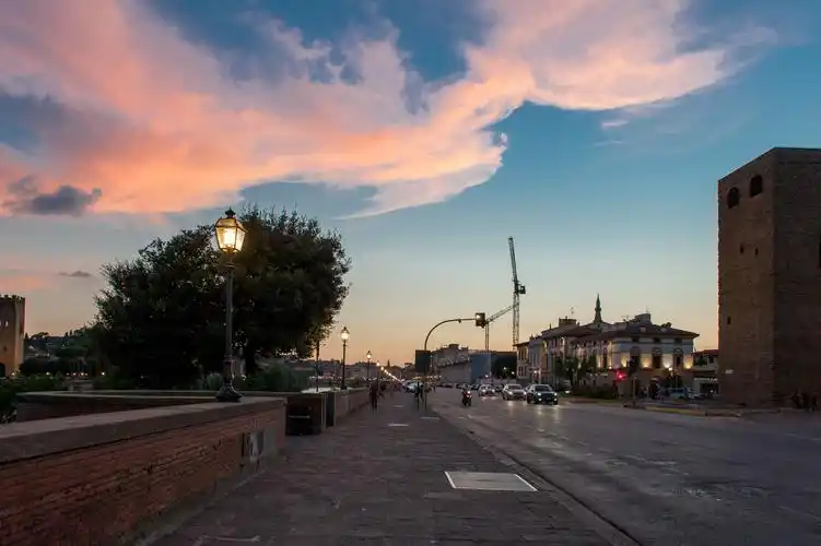 黄昏佛罗伦萨街头