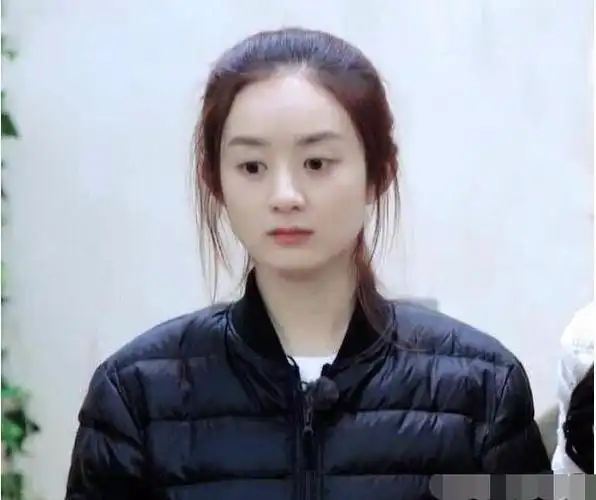 赵丽颖卸妆照曝光,不化妆就敢出门,网友调侃:包子脸亮了!