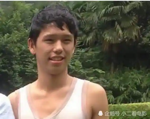 但很多人不知道,以前的陈雨昂颜值还被群嘲过.