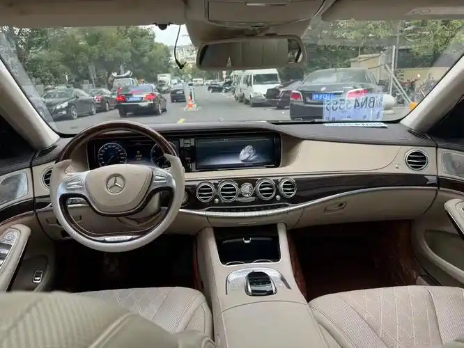奔驰迈巴赫s400 16年3月奔驰迈巴赫s400,8万公里 - 抖音