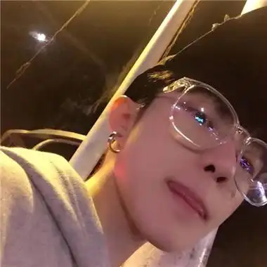 帅气男生戴眼镜侧脸头像