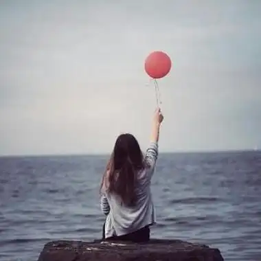女生头像背影海边气球