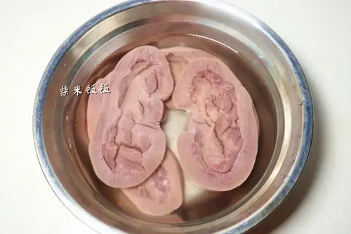 猪腰子这样处理,没有腥骚味,加入这两种食材,更鲜香!
