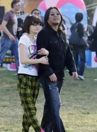 高晓松与小19岁妻子昔日恩爱照