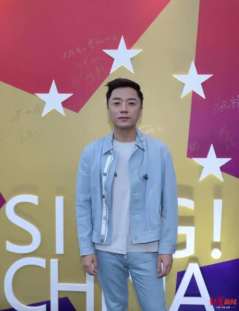 2019中国好声音首播前冠军张磊现身成都首映嘉年华