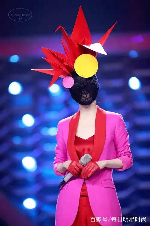 明星周慧敏解锁一组《蒙面唱将》星尚活动美图