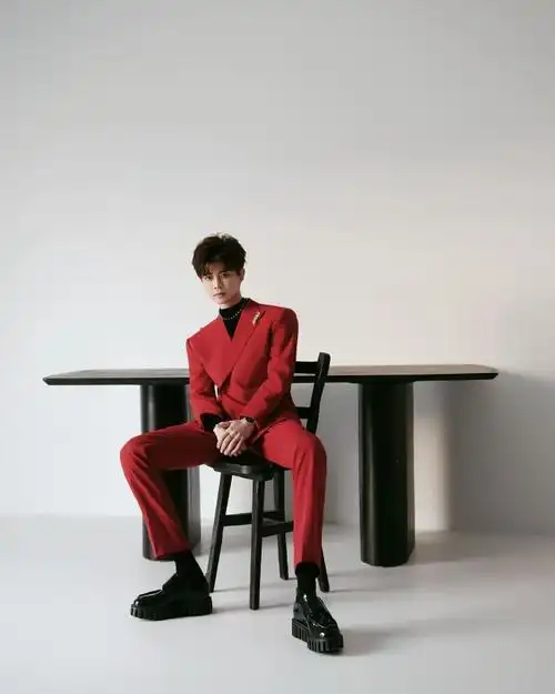 tasaki塔思琦中国区品牌代言人任嘉伦##rogervivier品牌代言人任嘉