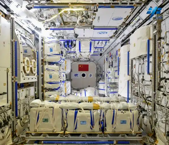 从对人的支持来讲,梦天实验舱的定位是航天员工作的地方,因此没有配置