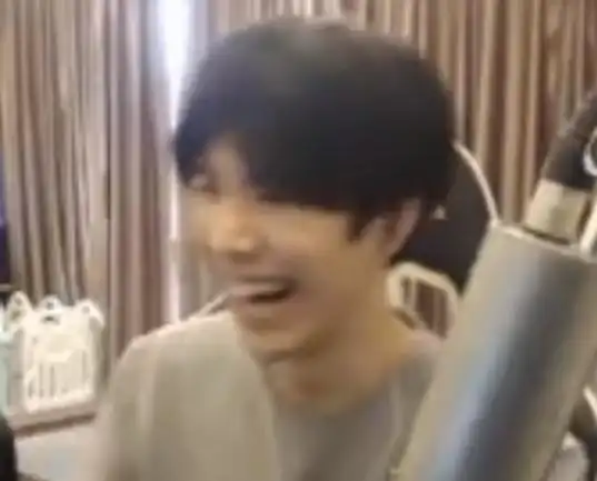 总决赛输了之后theshy是在笑吗? - 知乎