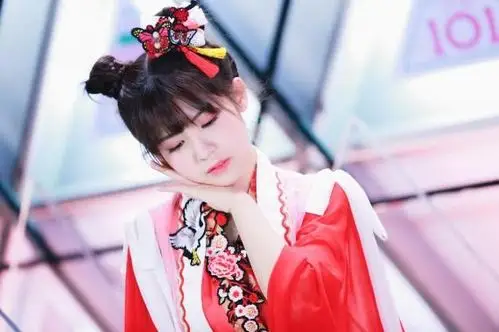 创造101首期节目sing女团以中国风造型亮相立即吸睛无数