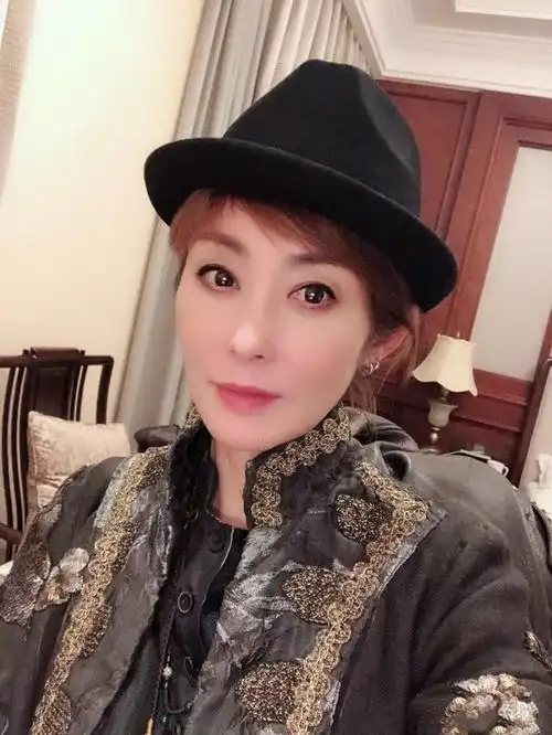 周星驰的老婆叫什么(周星驰的老婆叫什么名字)