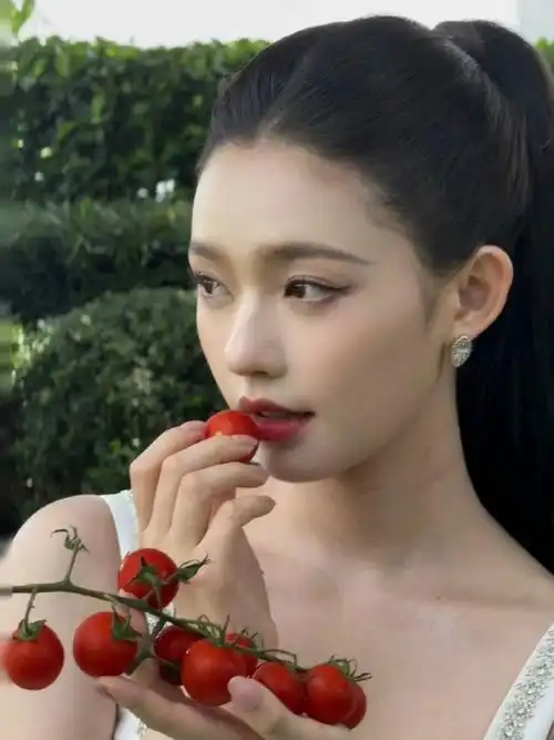 林允发际线#美人鱼林允的发际线被指完美,不高不低的样子是个美人标准