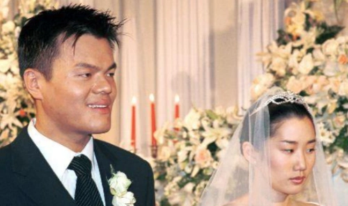 48岁朴振英老来得女 二婚妻子小9岁身份神秘 30万创立jyp利润暴涨