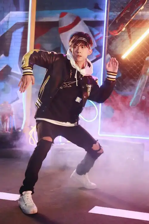 易烊千玺这就是街舞最新海报图片