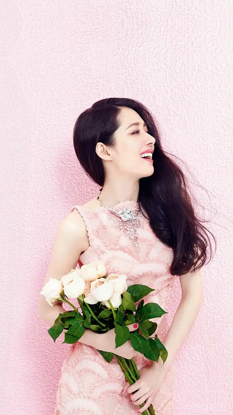 好喜欢郭碧婷这样,淡雅清新中透出性感