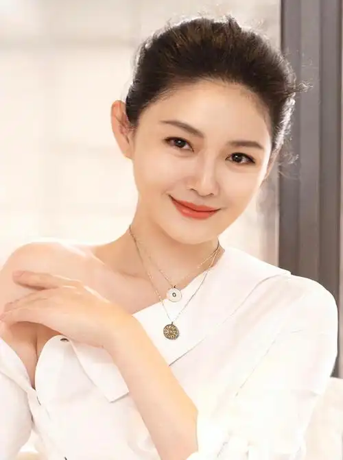 大s个人资料简介(汪小菲和大s的爱恨情仇,从小父母离异导致缺乏安全感