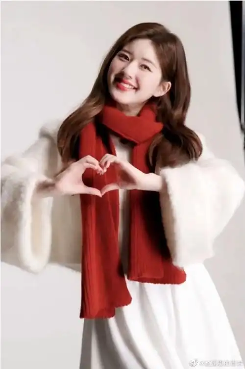赵露思情人节的露式比心##赵露思情人节送给可露丽们的露式比