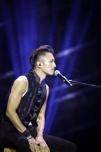 中国好声音澳门演唱会谢霆锋再唱经典导师之旅完美收官