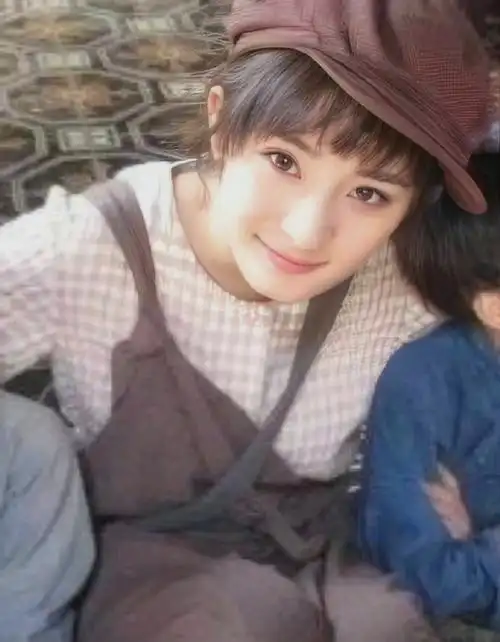 #杨幂表情包原图##杨幂早期青涩旧照#