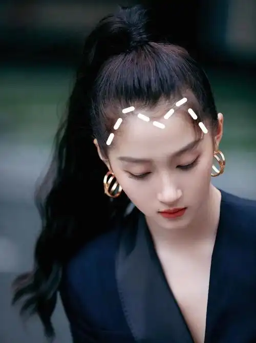 赵露思发际线后移2cm,却显瘦整整10斤?这凡尔赛操作太神了!_腾讯新闻