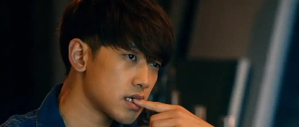 然而这段如痴如醉的爱情却隐藏着惊天的秘密:天才画家徐承勋究竟