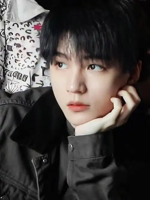 王俊凯近期壁纸王俊凯专属的文案