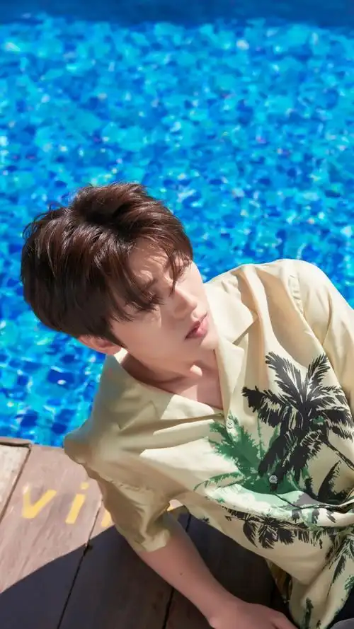 蔡徐坤夏季清爽帅气治愈唯美养眼写真图片手机壁纸 - tt98图片网